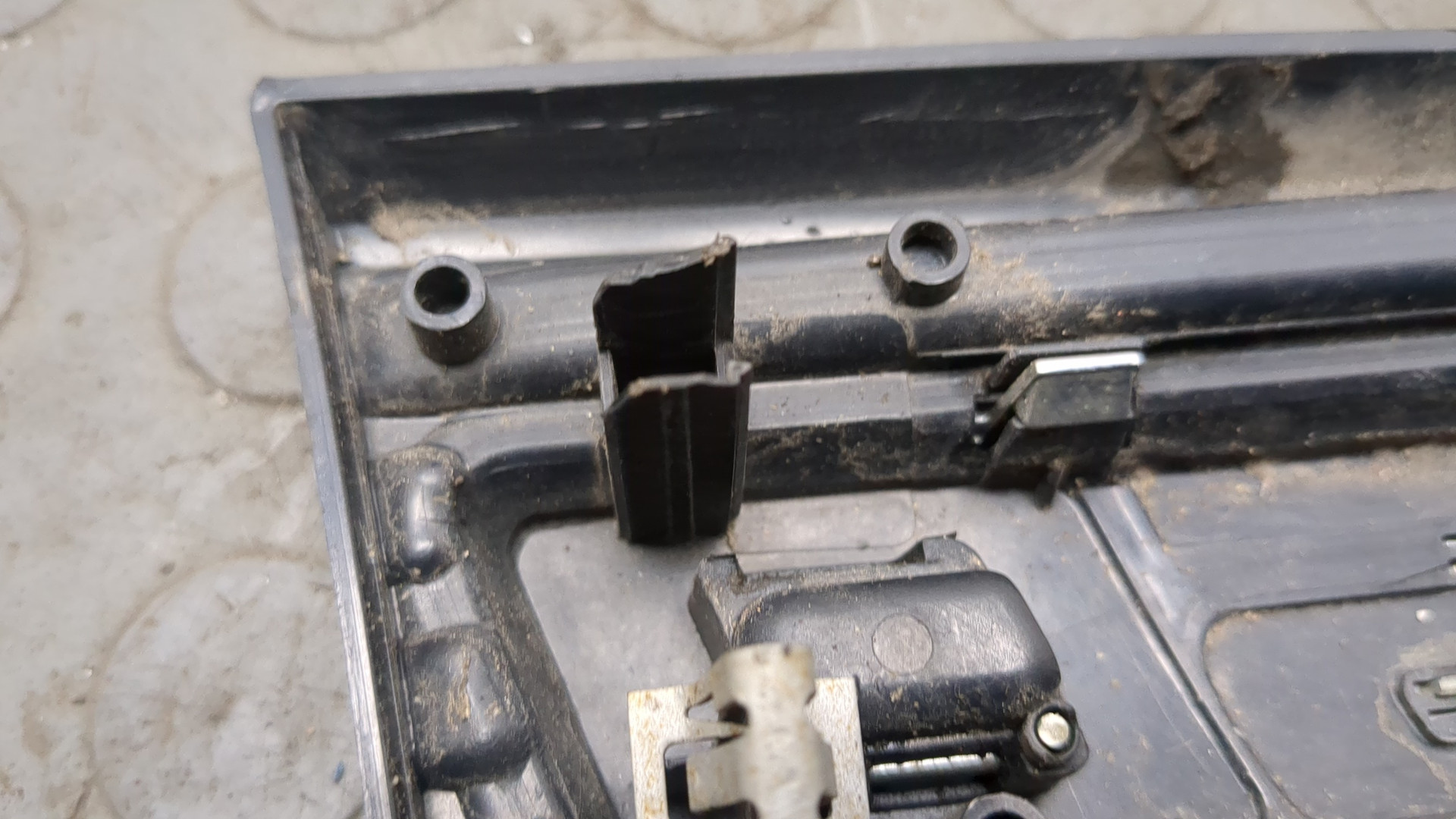 Накладка переднего крыла левого