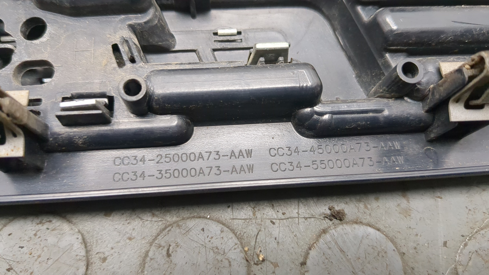 Накладка переднего крыла левого