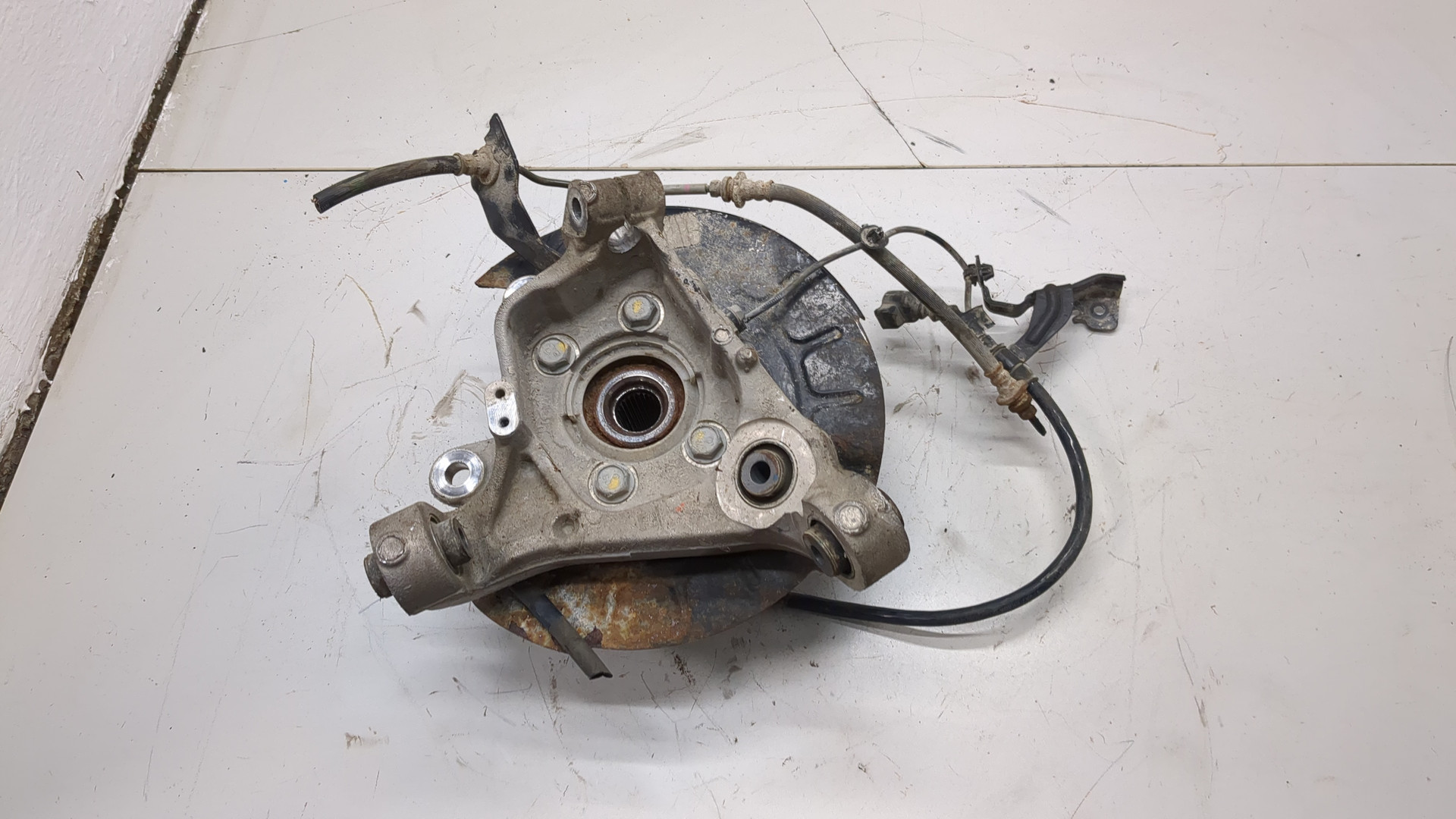 Кулак поворотный задний левый