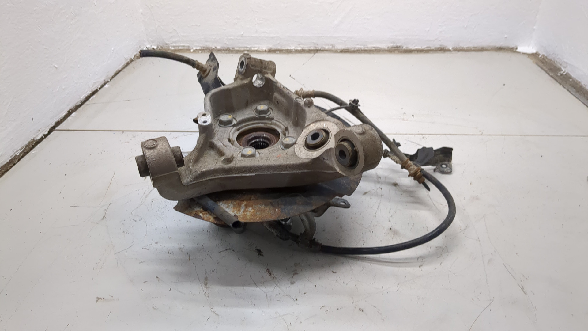 Кулак поворотный задний левый