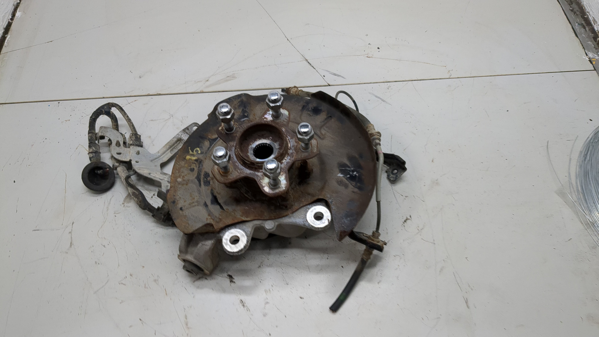 Кулак поворотный задний левый