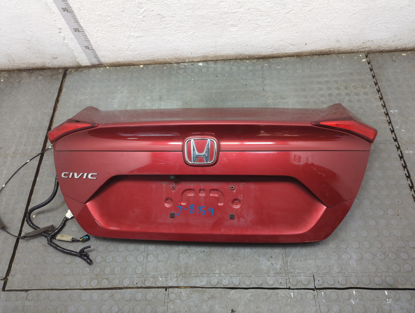 Дверь багажника