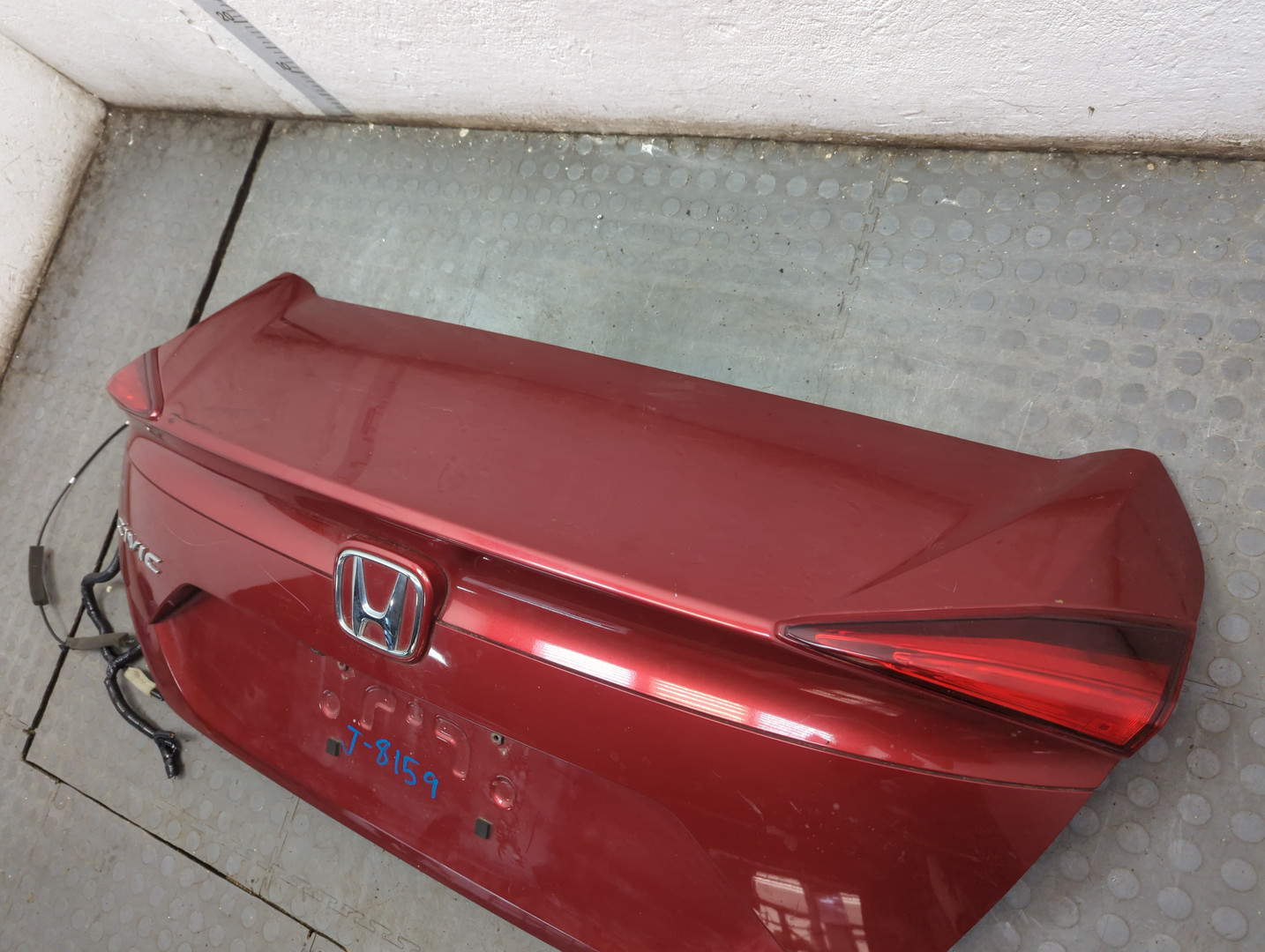 Дверь багажника