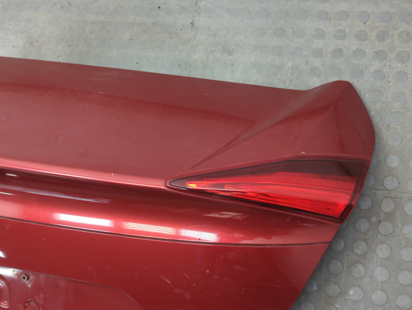 Дверь багажника