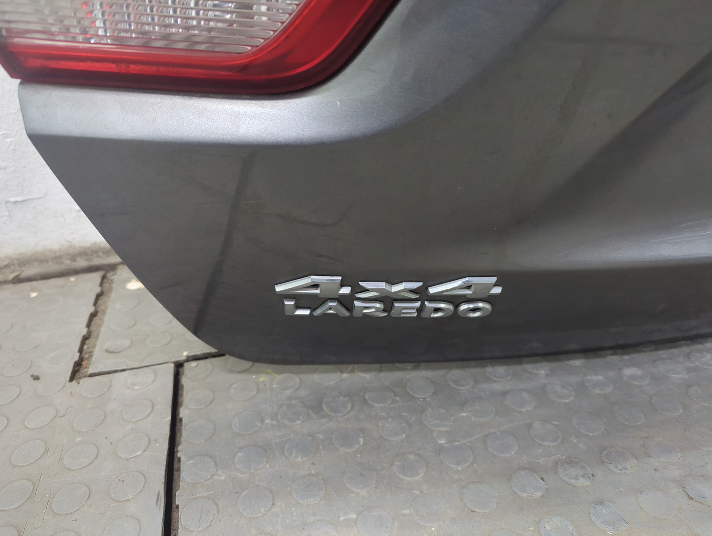 Дверь багажника