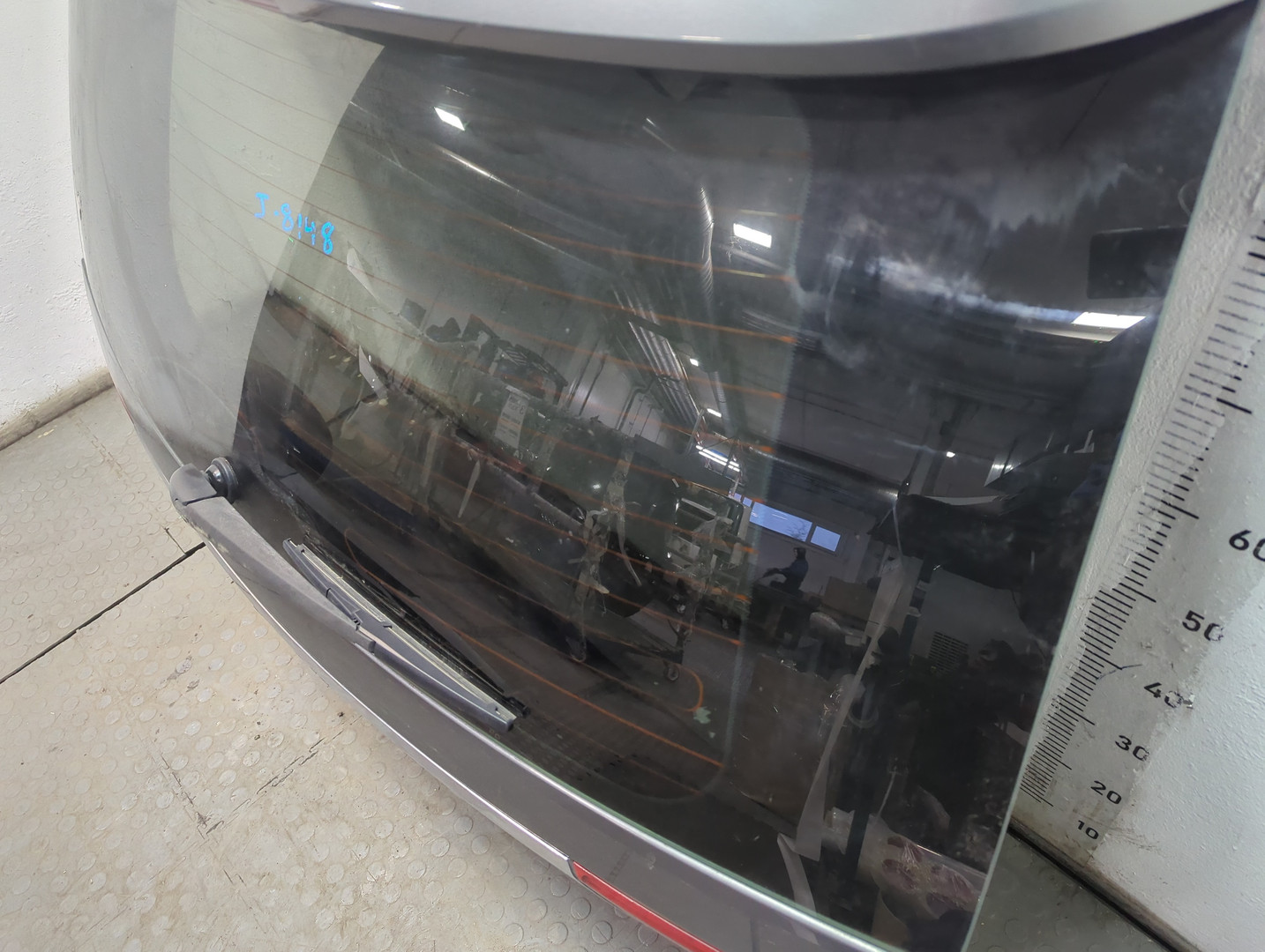 Дверь багажника