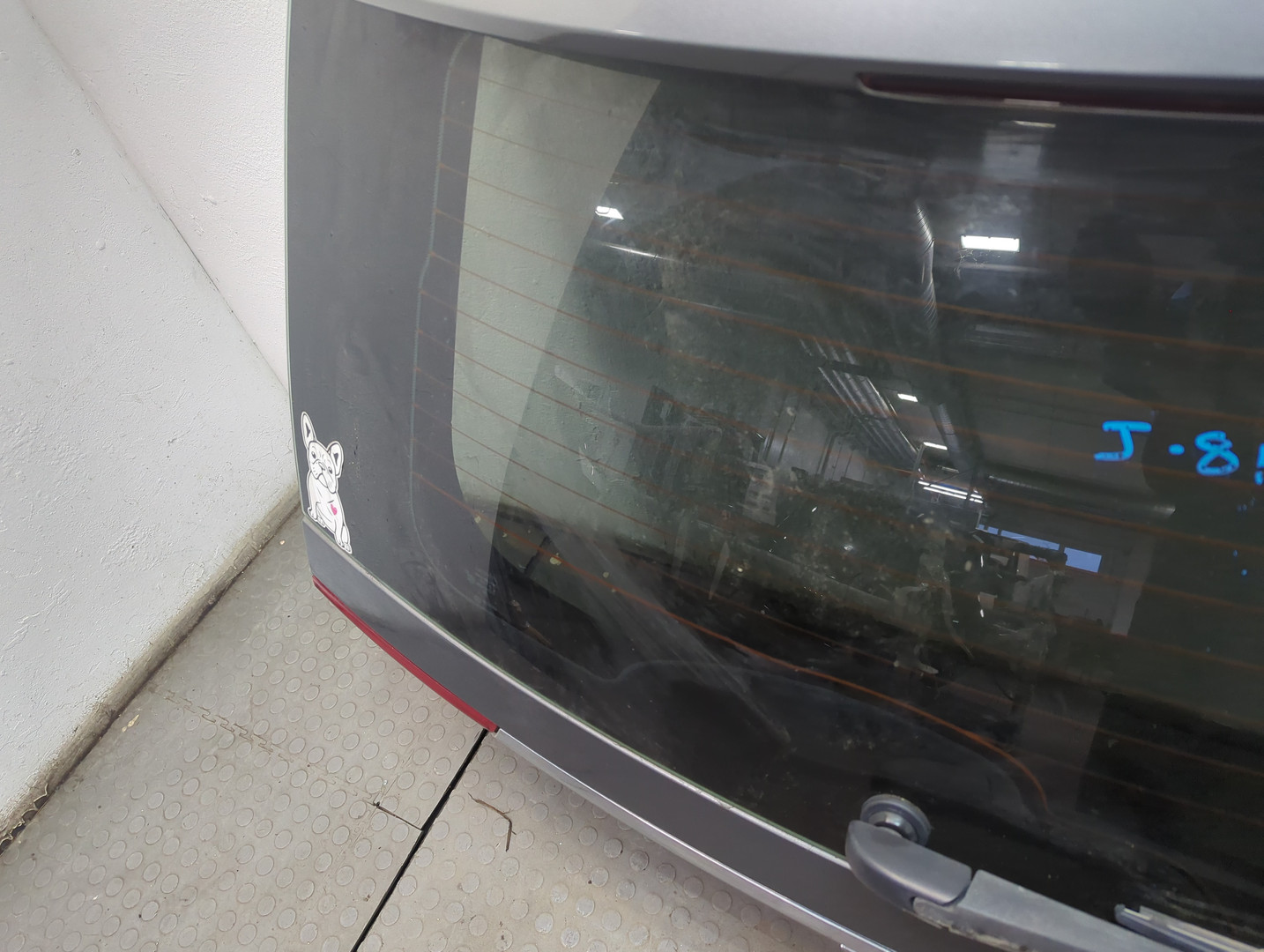 Дверь багажника