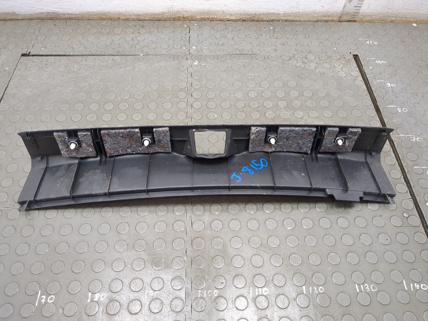 Обшивка багажника