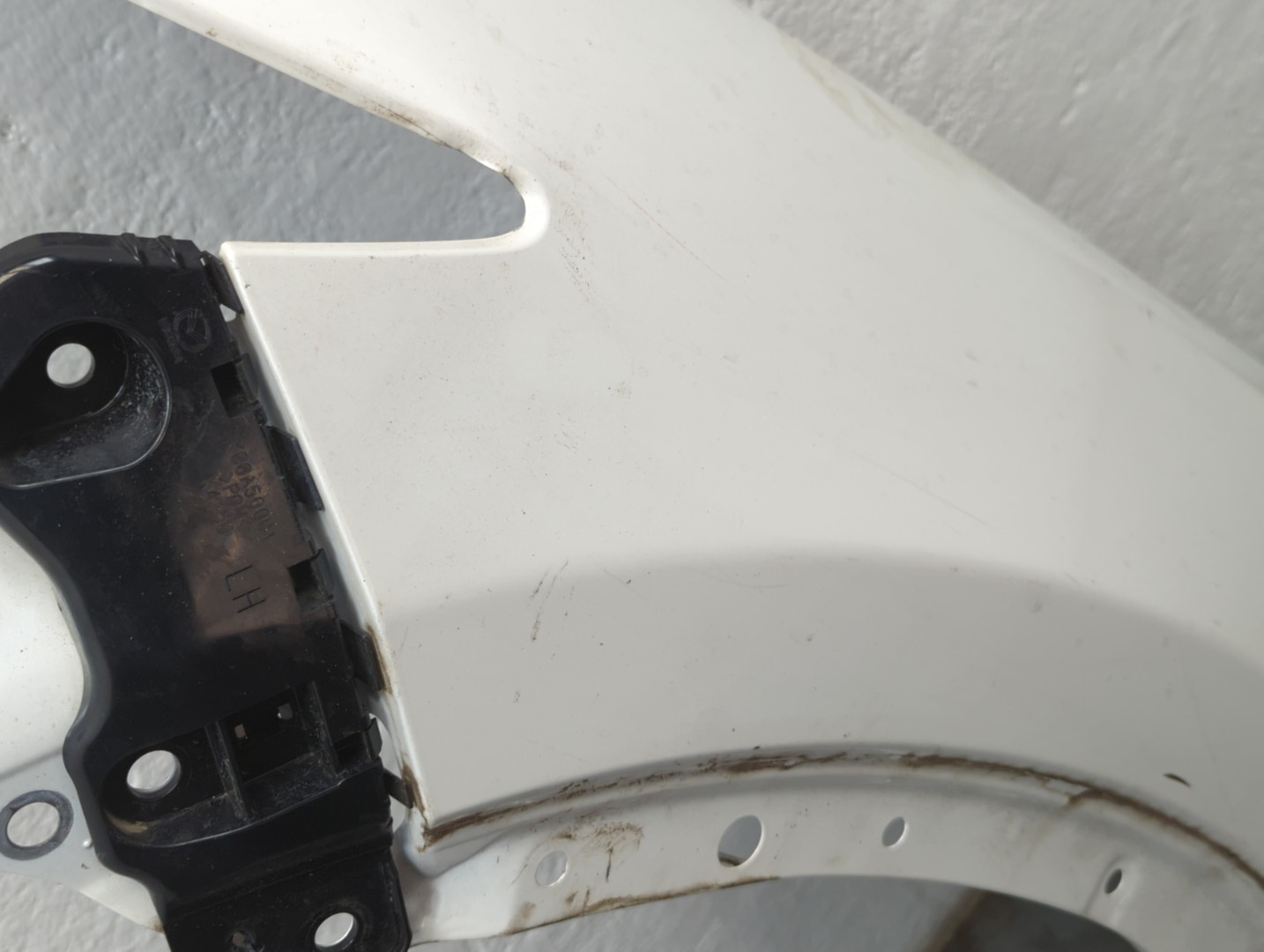 Крыло переднее левое