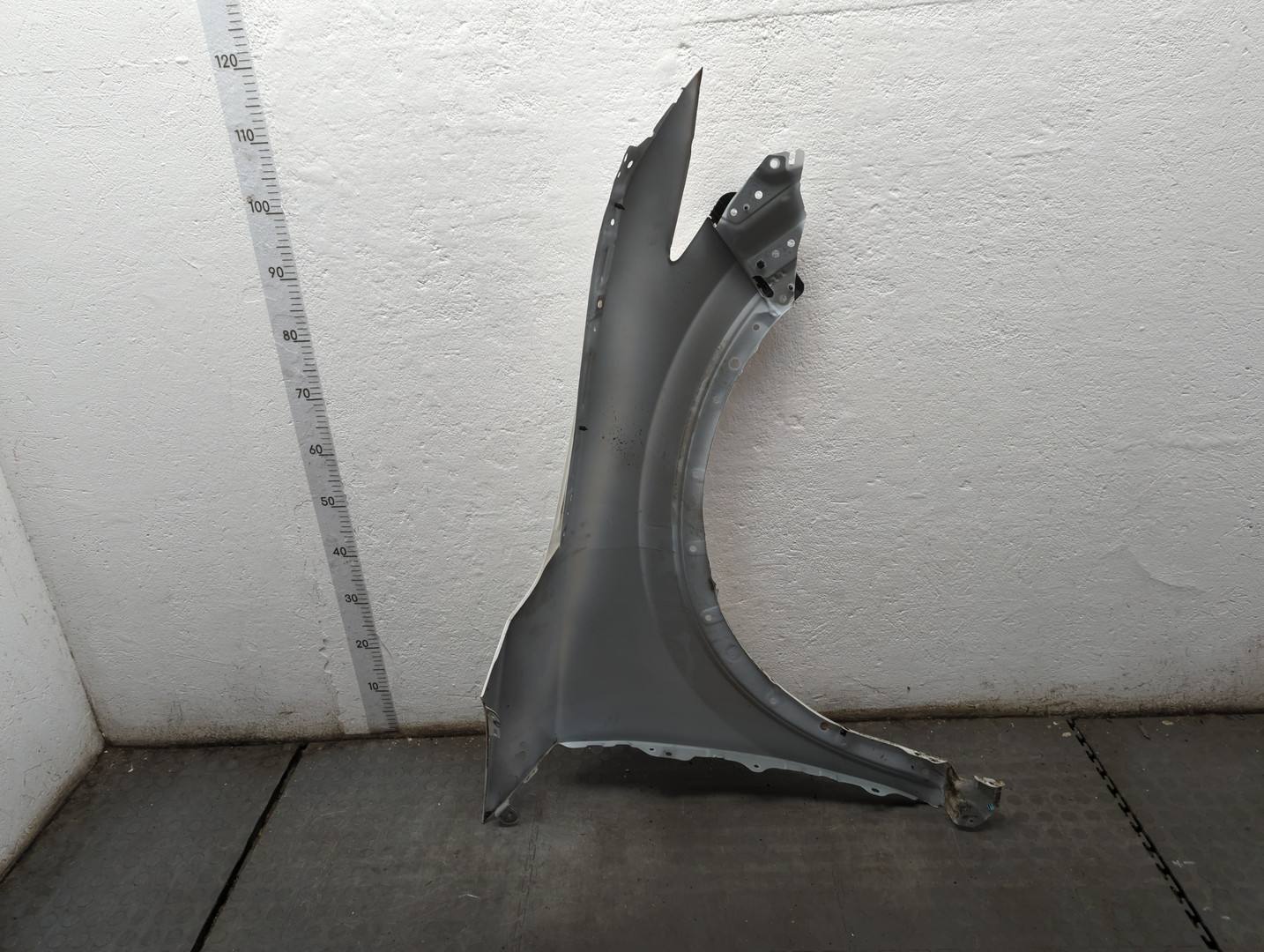 Крыло переднее левое