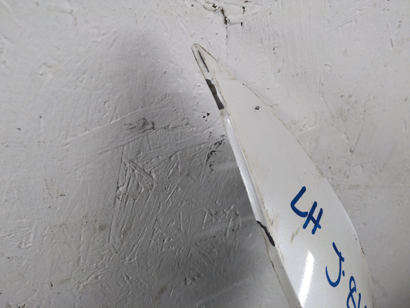 Крыло переднее левое