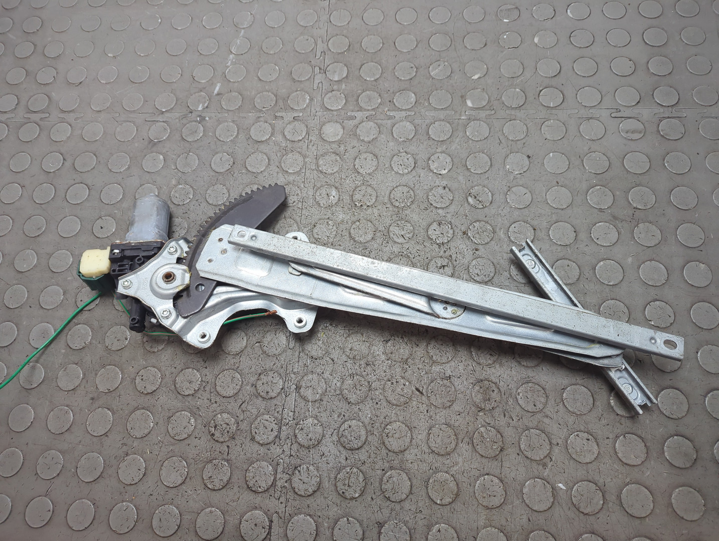 Стеклоподъемник электр. задний левый