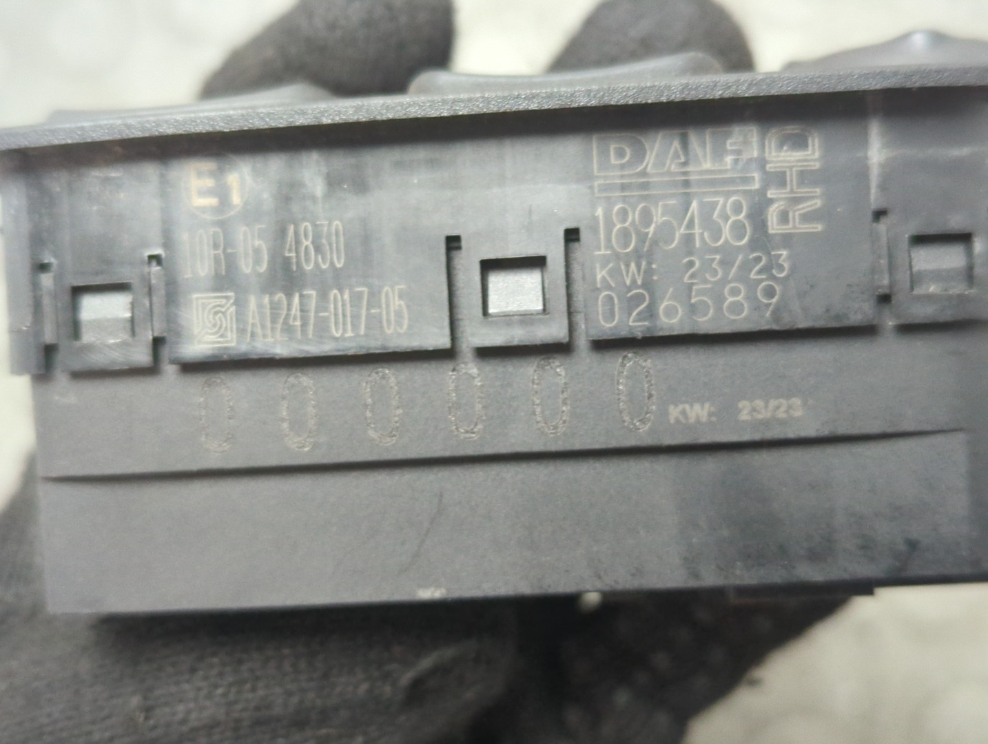 Кнопка стеклоподъемника