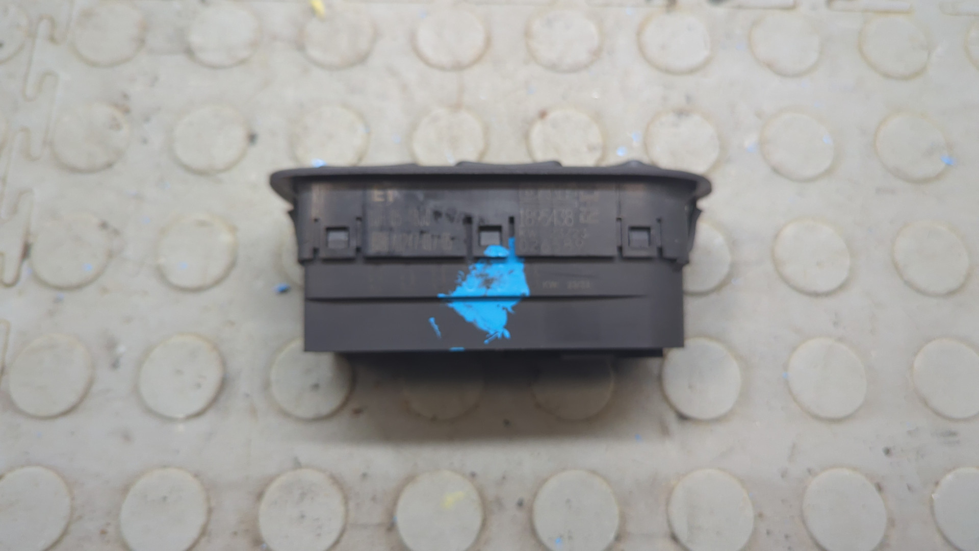 Кнопка стеклоподъемника