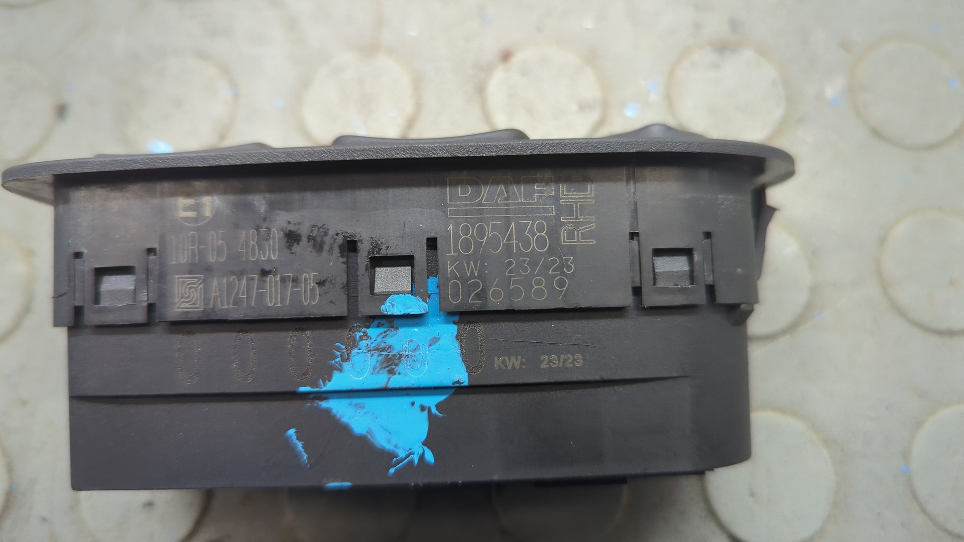 Кнопка стеклоподъемника