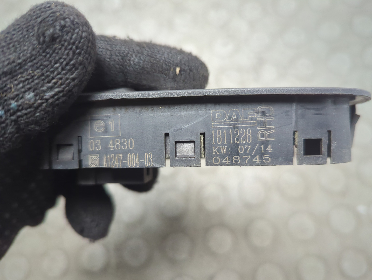 Кнопка стеклоподъемника