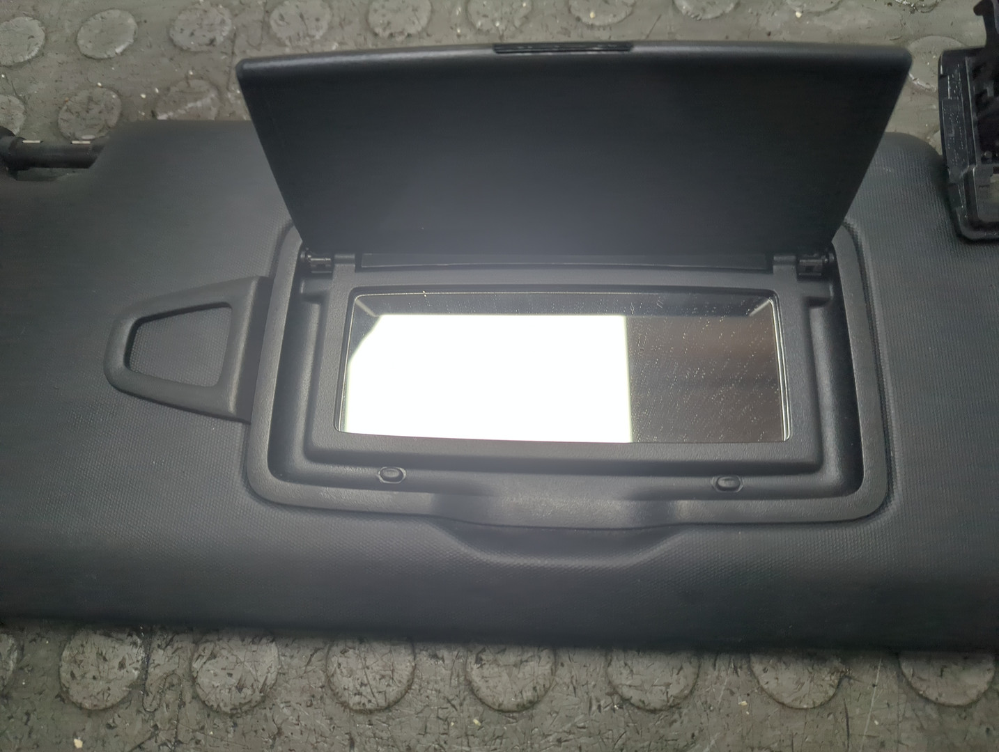 Козырек солнцезащитный