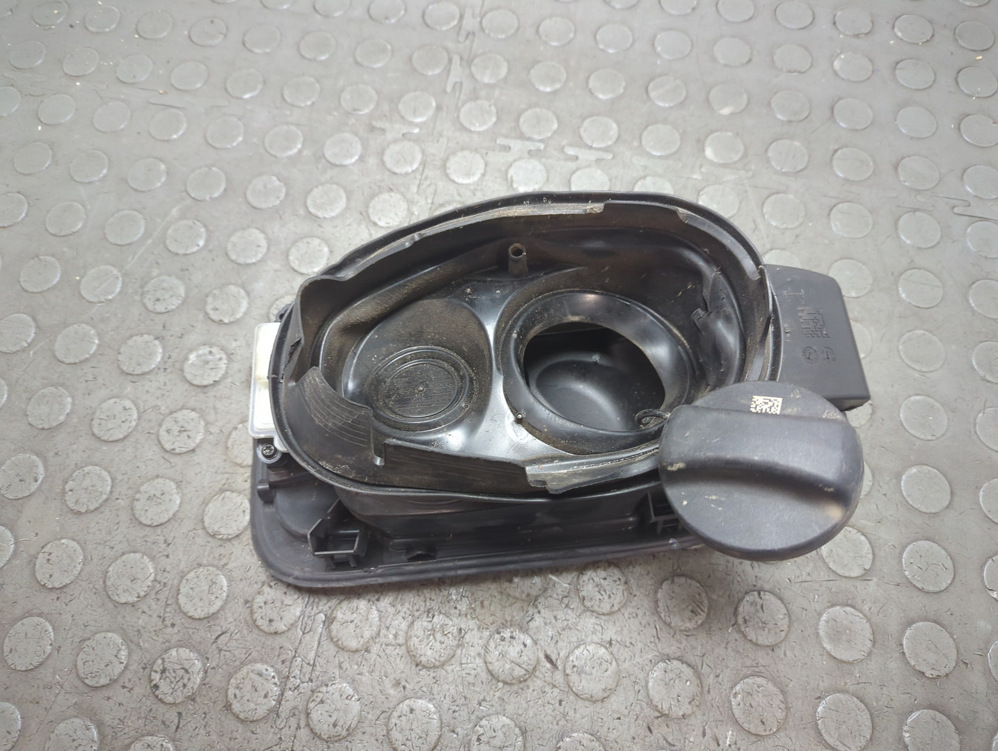 Лючок бензобака