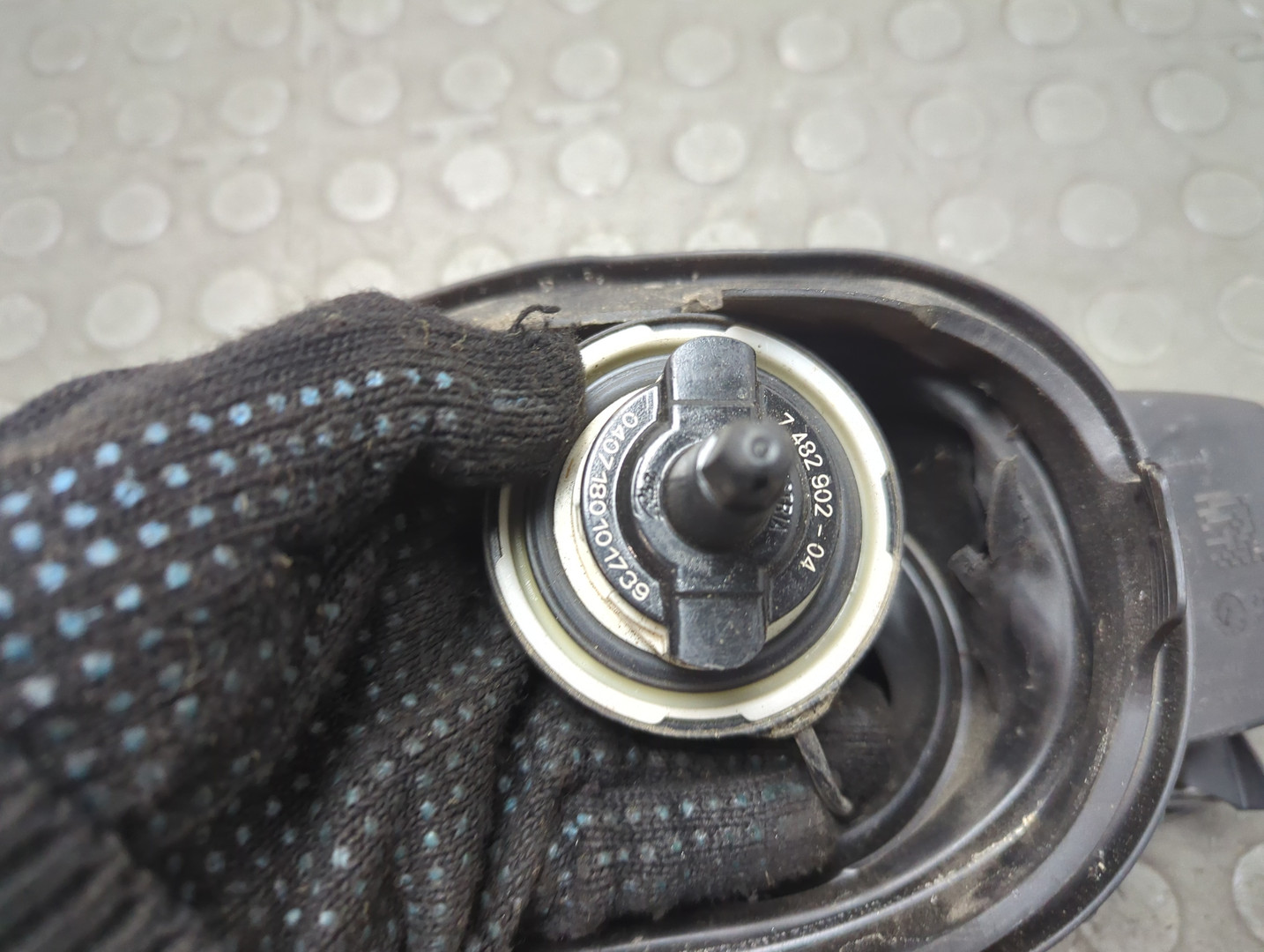 Лючок бензобака