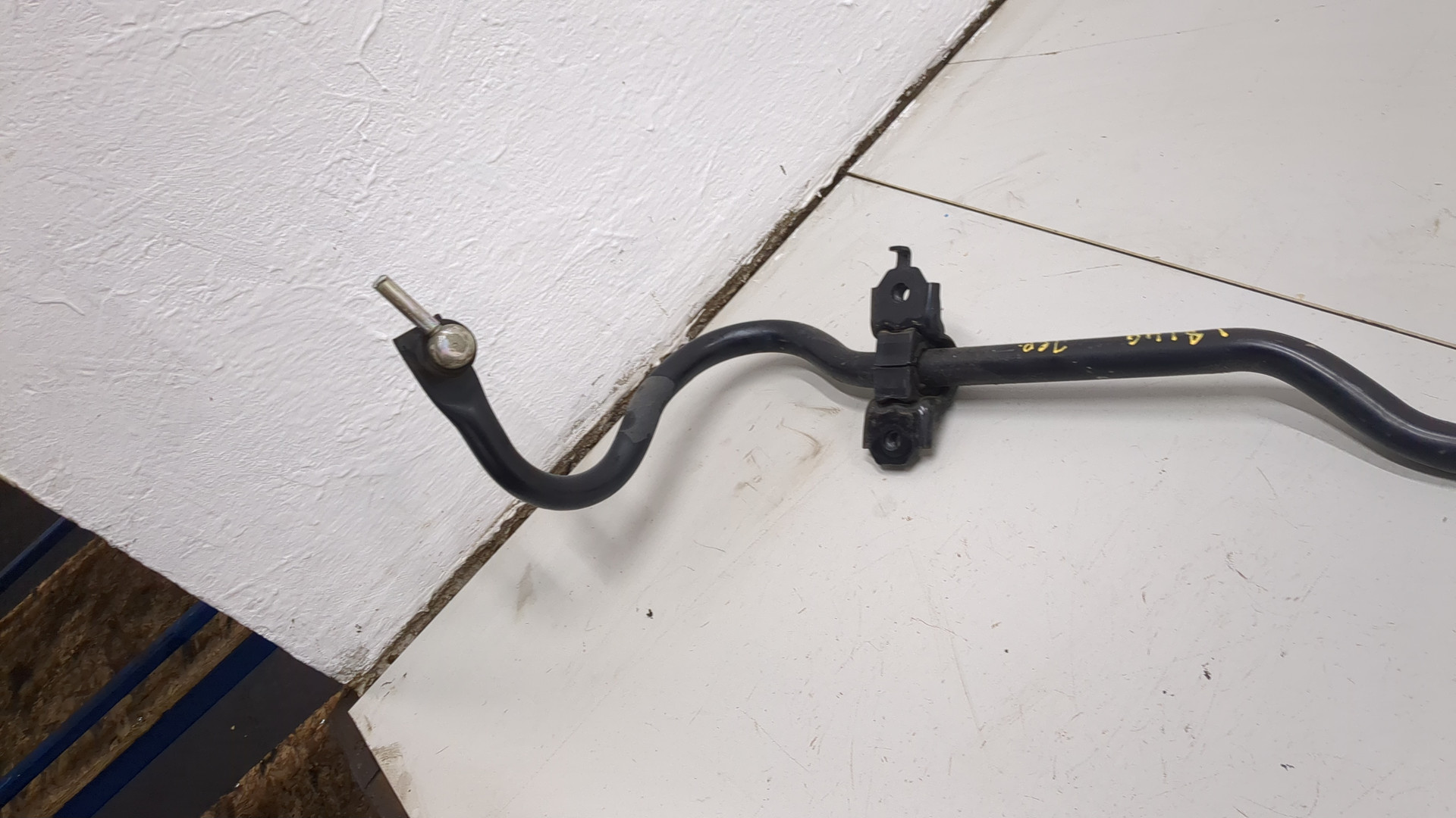 Стабилизатор передний