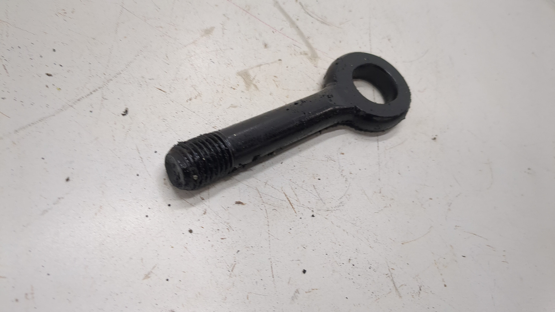 Крюк буксировочный