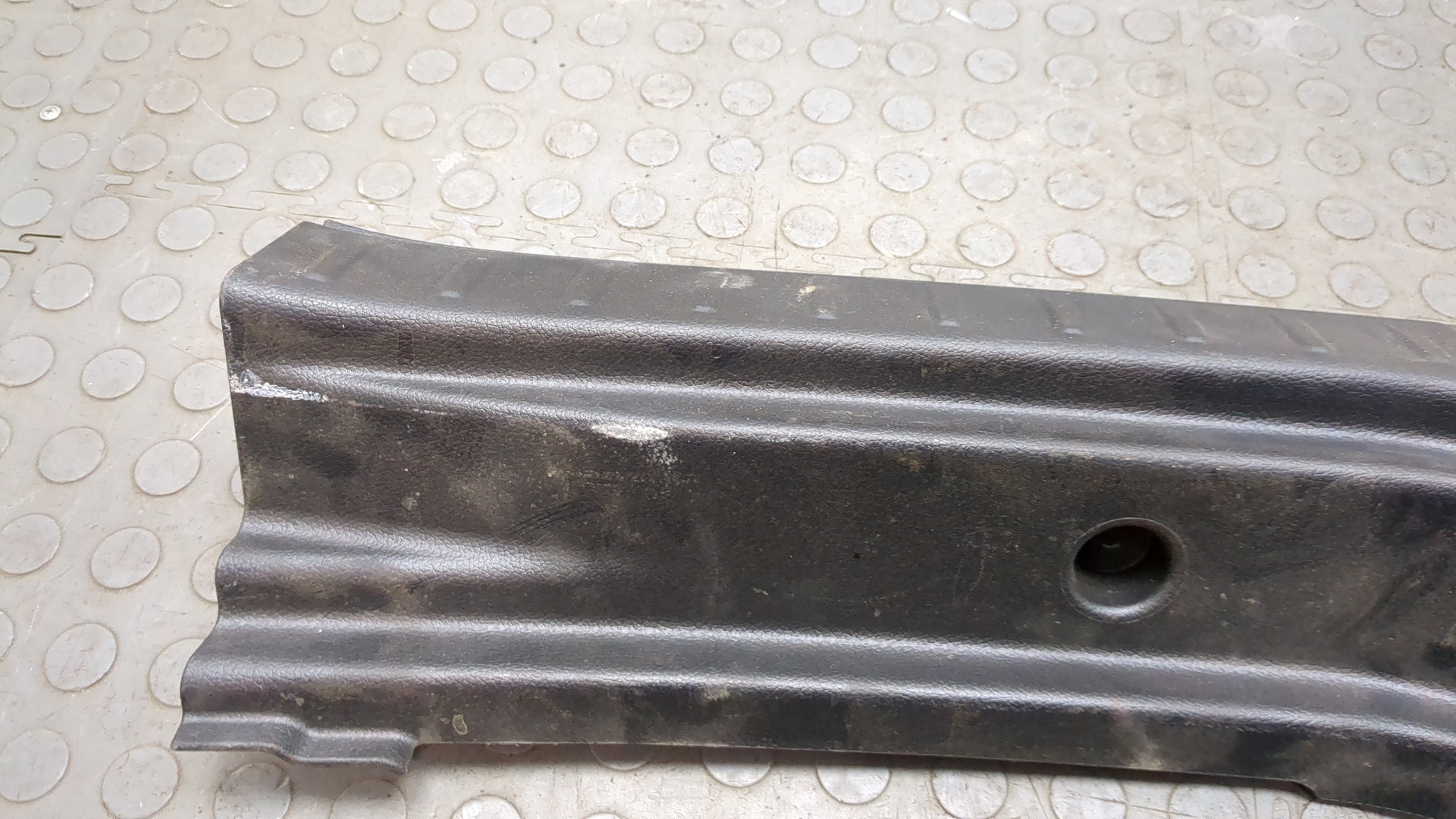 Обшивка багажника