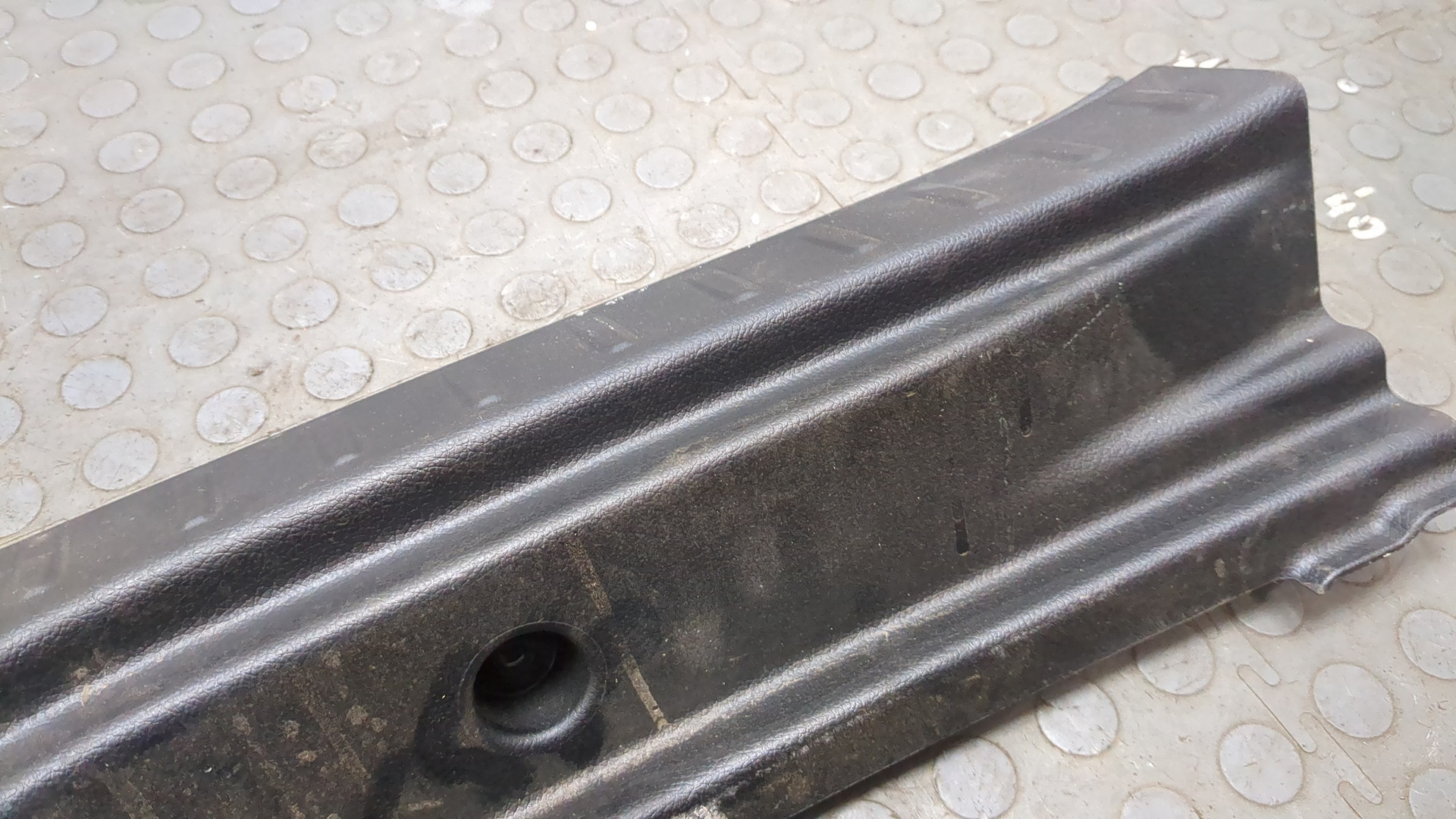 Обшивка багажника