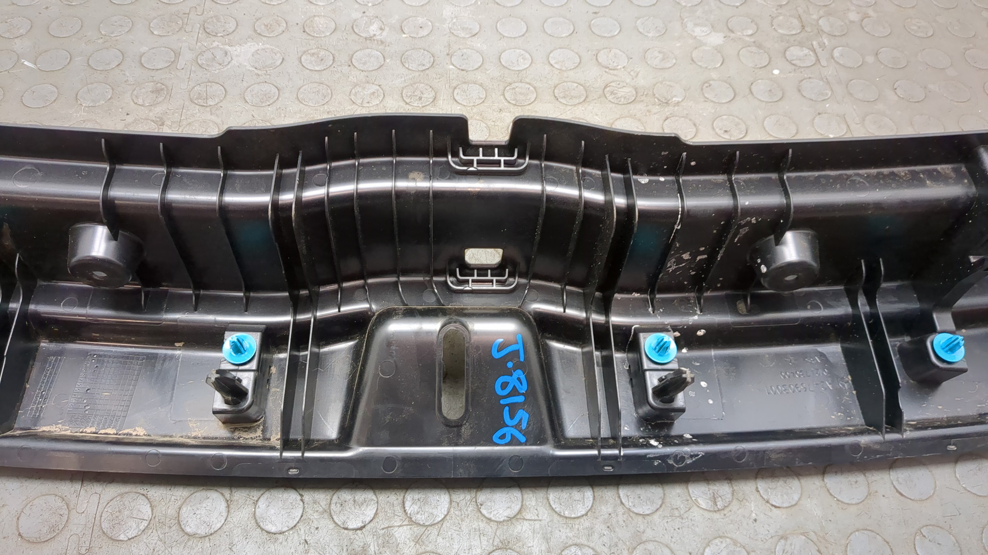 Обшивка багажника