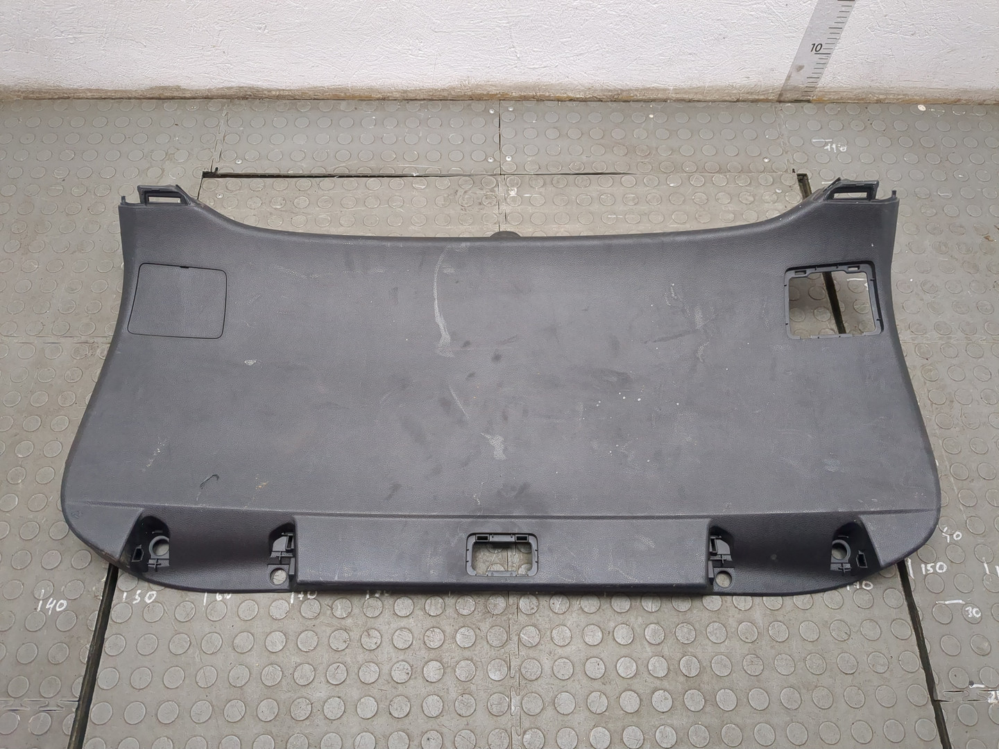 Обшивка двери багажника