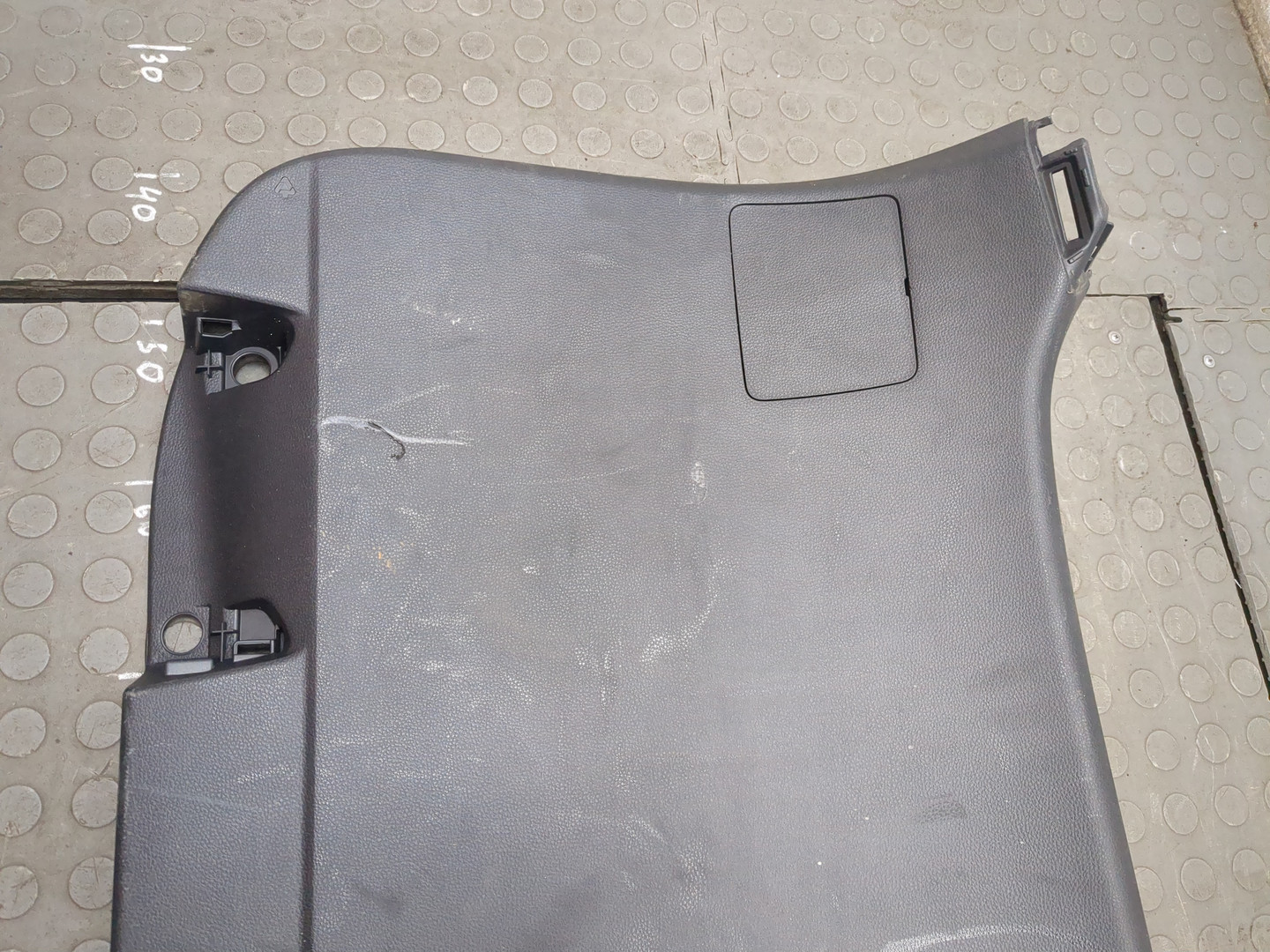 Обшивка двери багажника