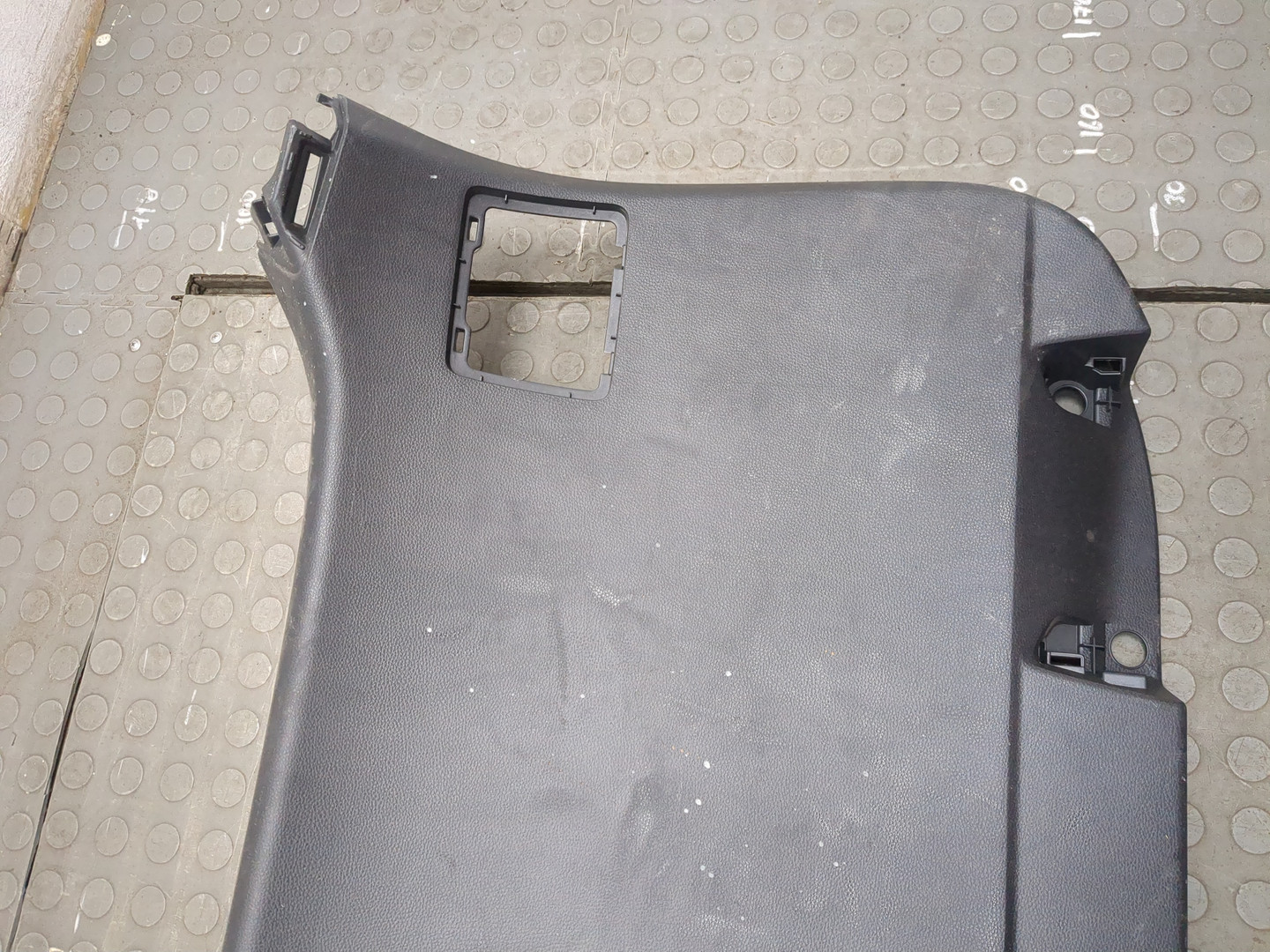 Обшивка двери багажника