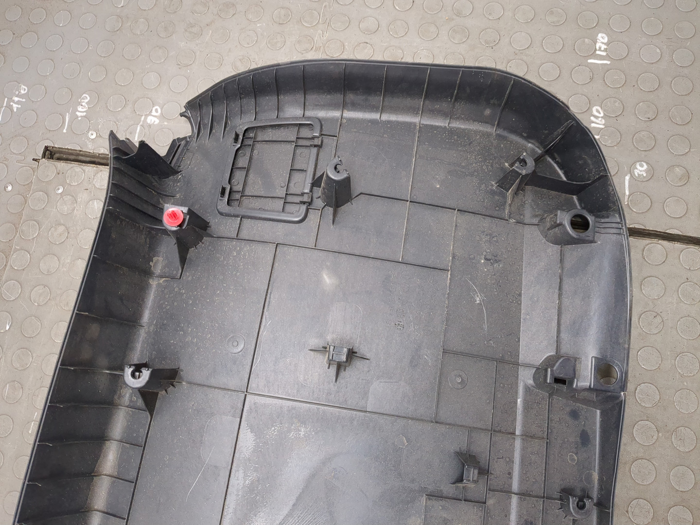 Обшивка двери багажника