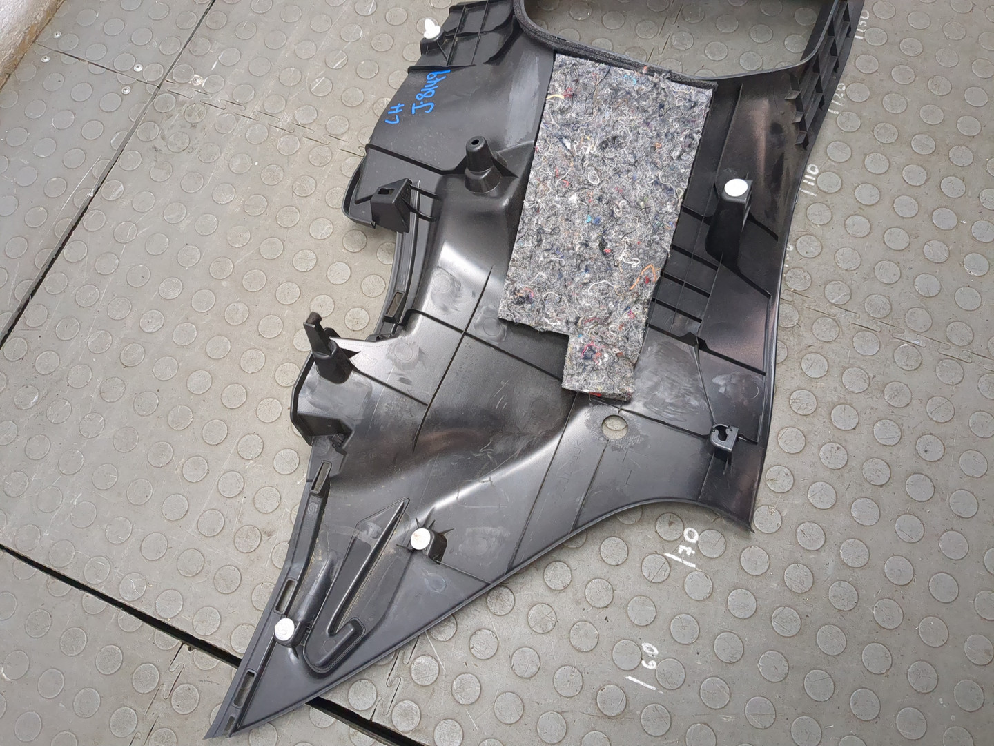 Обшивка багажника