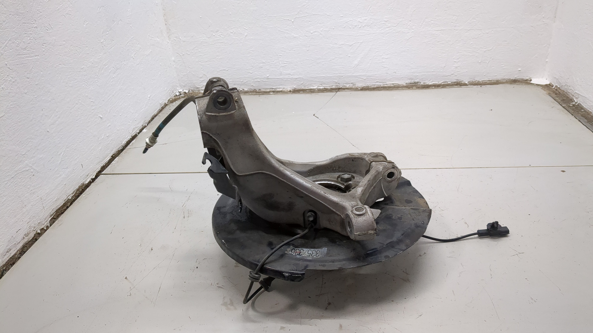 Кулак поворотный передний левый