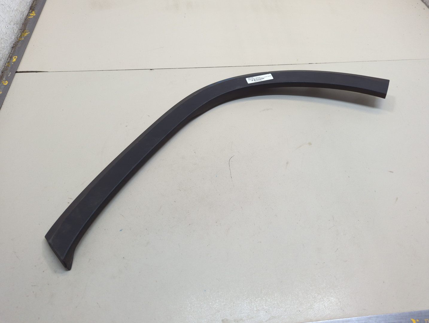 Накладка заднего крыла левого