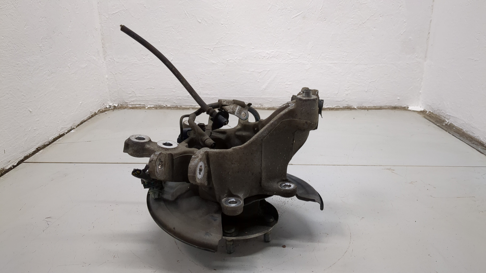 Кулак поворотный задний левый