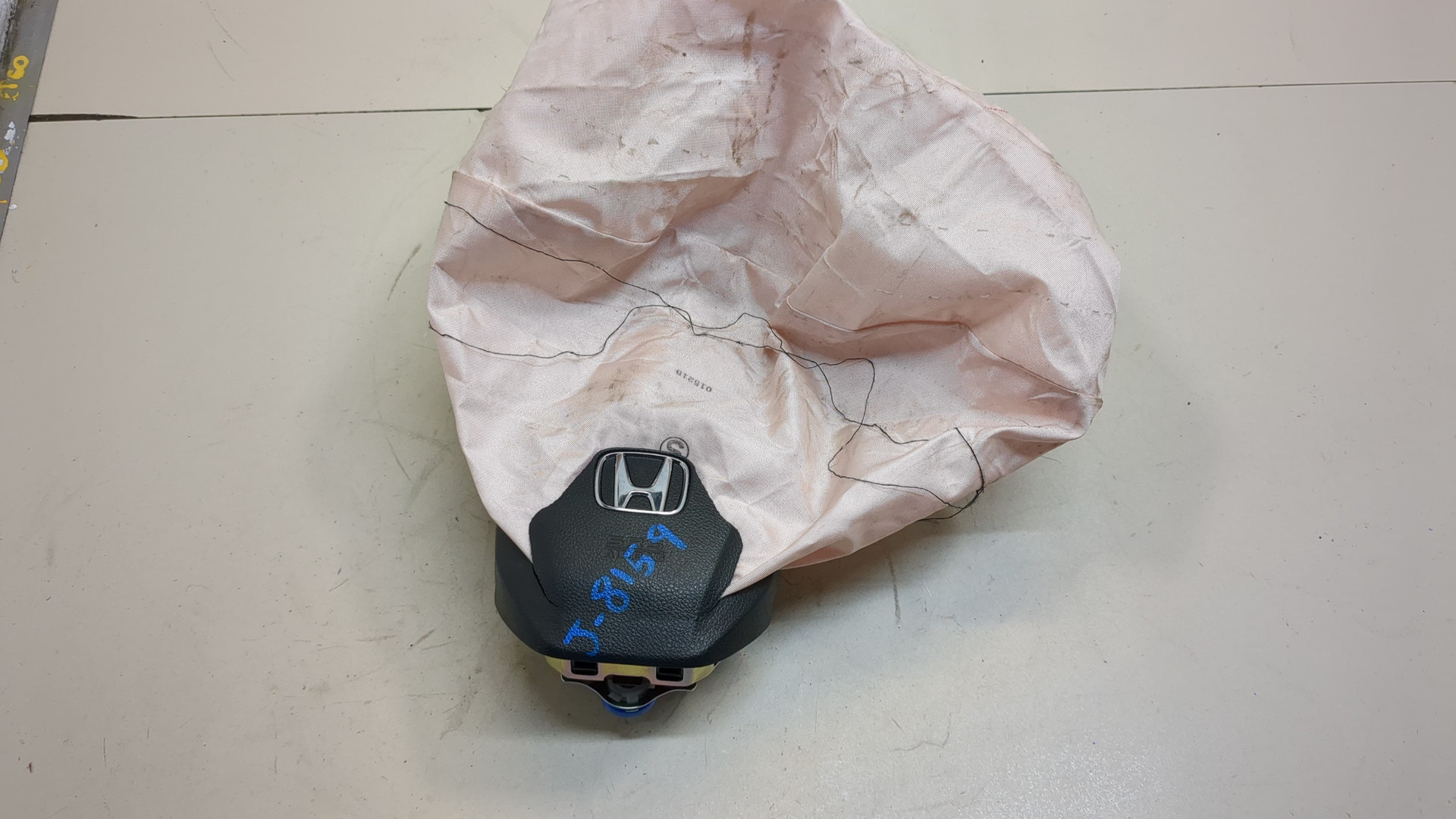 Подушка безопасности в рулевое колесо