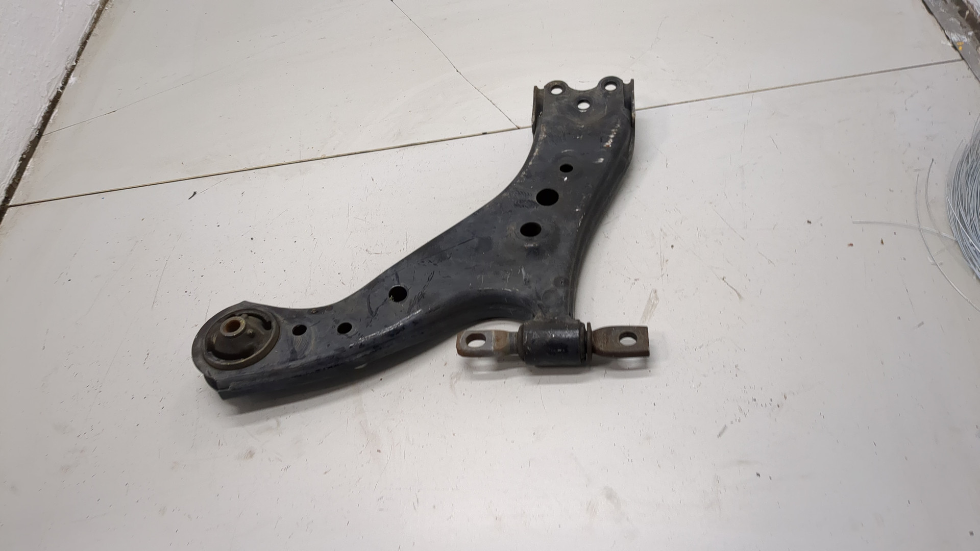 Рычаг передний правый