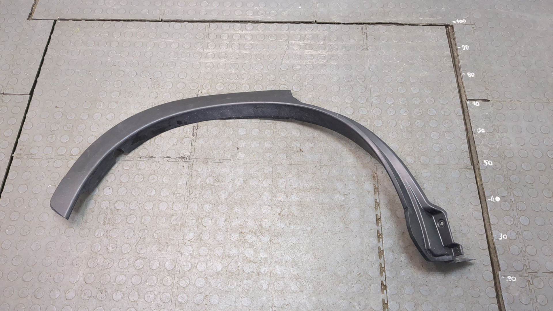 Молдинг заднего крыла правого