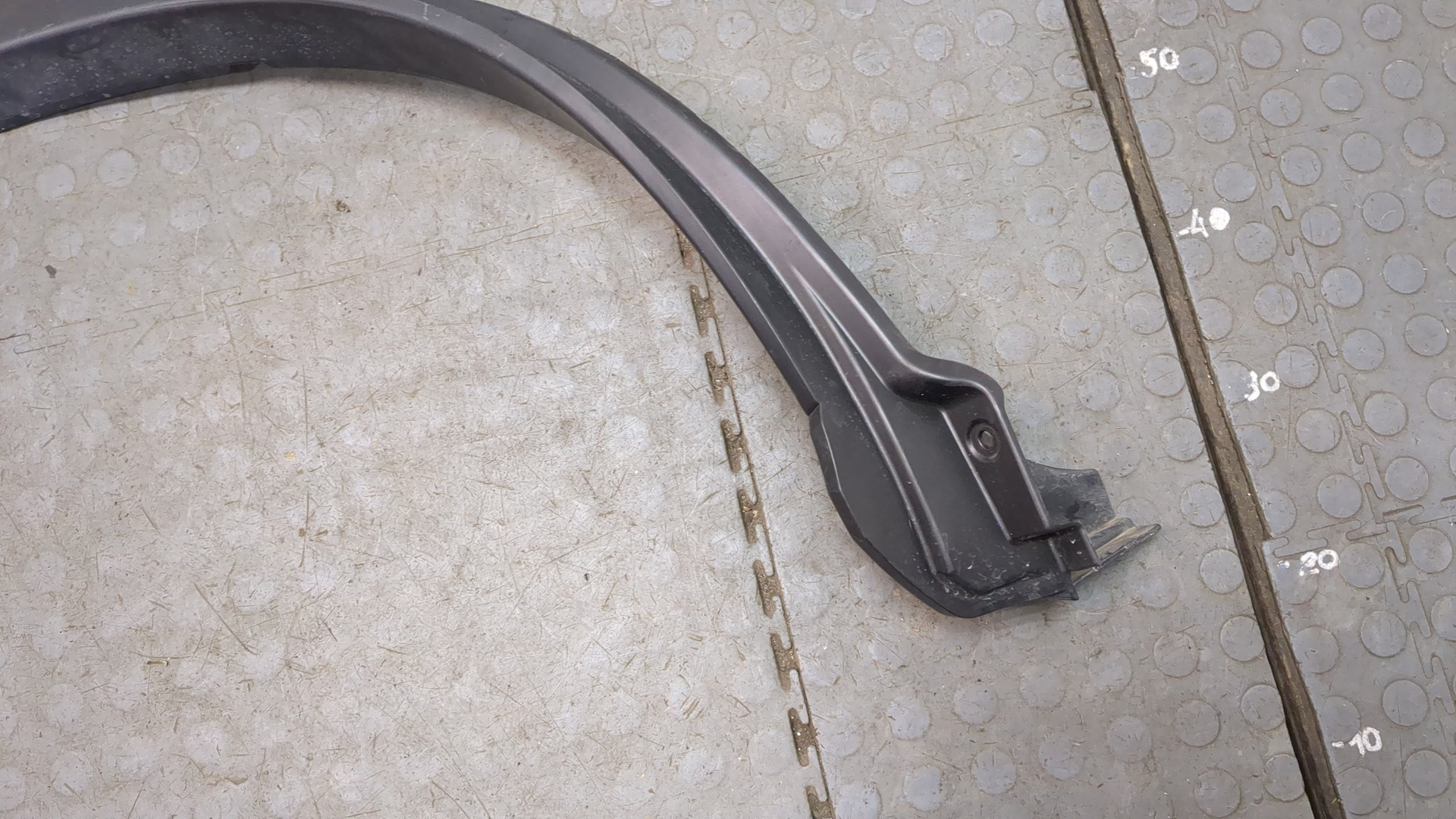 Молдинг заднего крыла правого