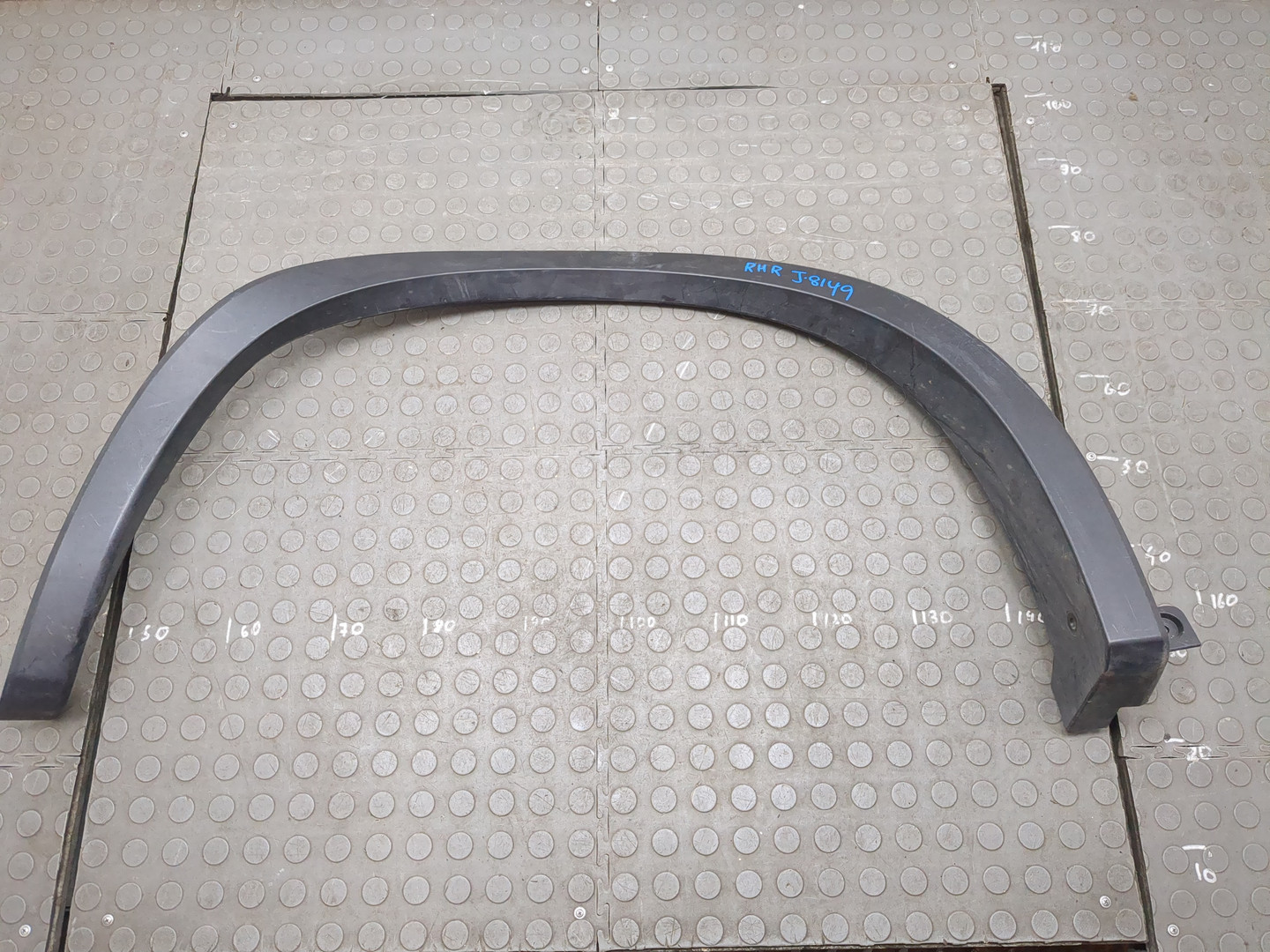 Молдинг заднего крыла правого