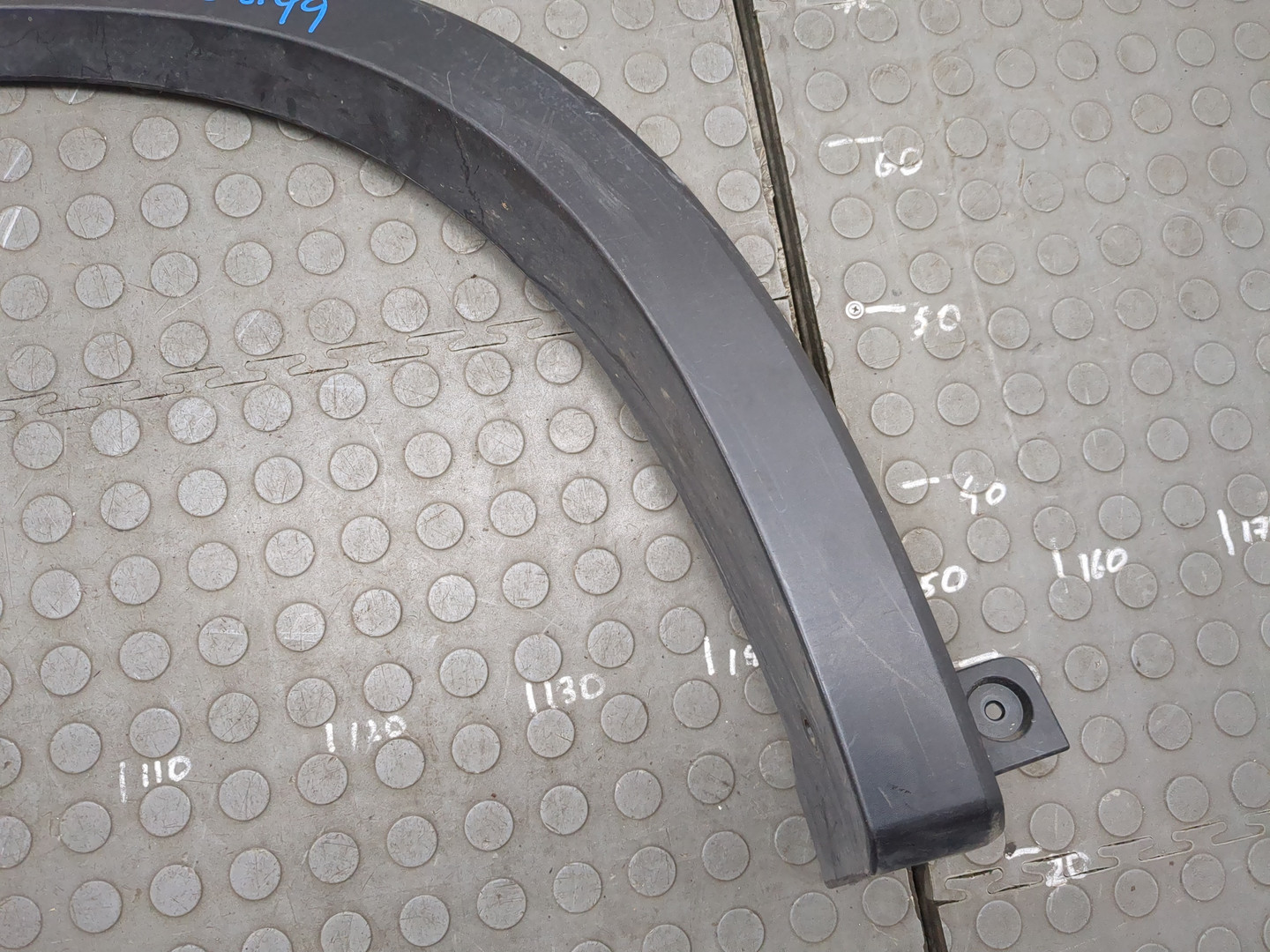 Молдинг заднего крыла правого