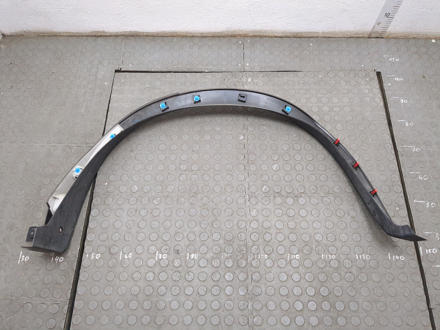 Молдинг заднего крыла правого