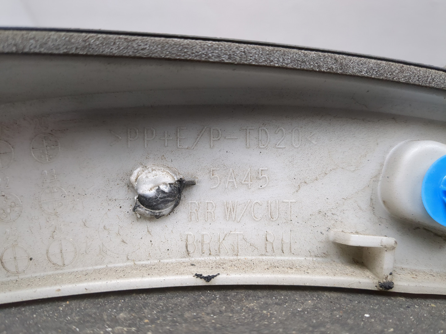 Молдинг заднего крыла правого