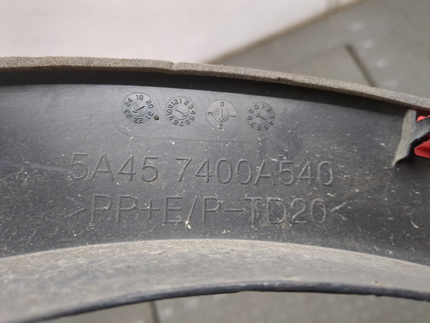 Молдинг заднего крыла правого