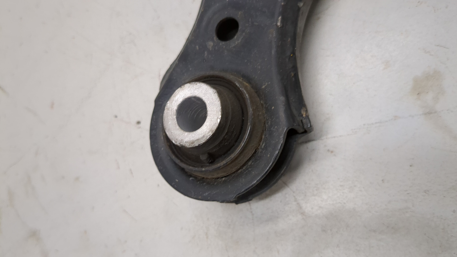 Рычаг задний правый