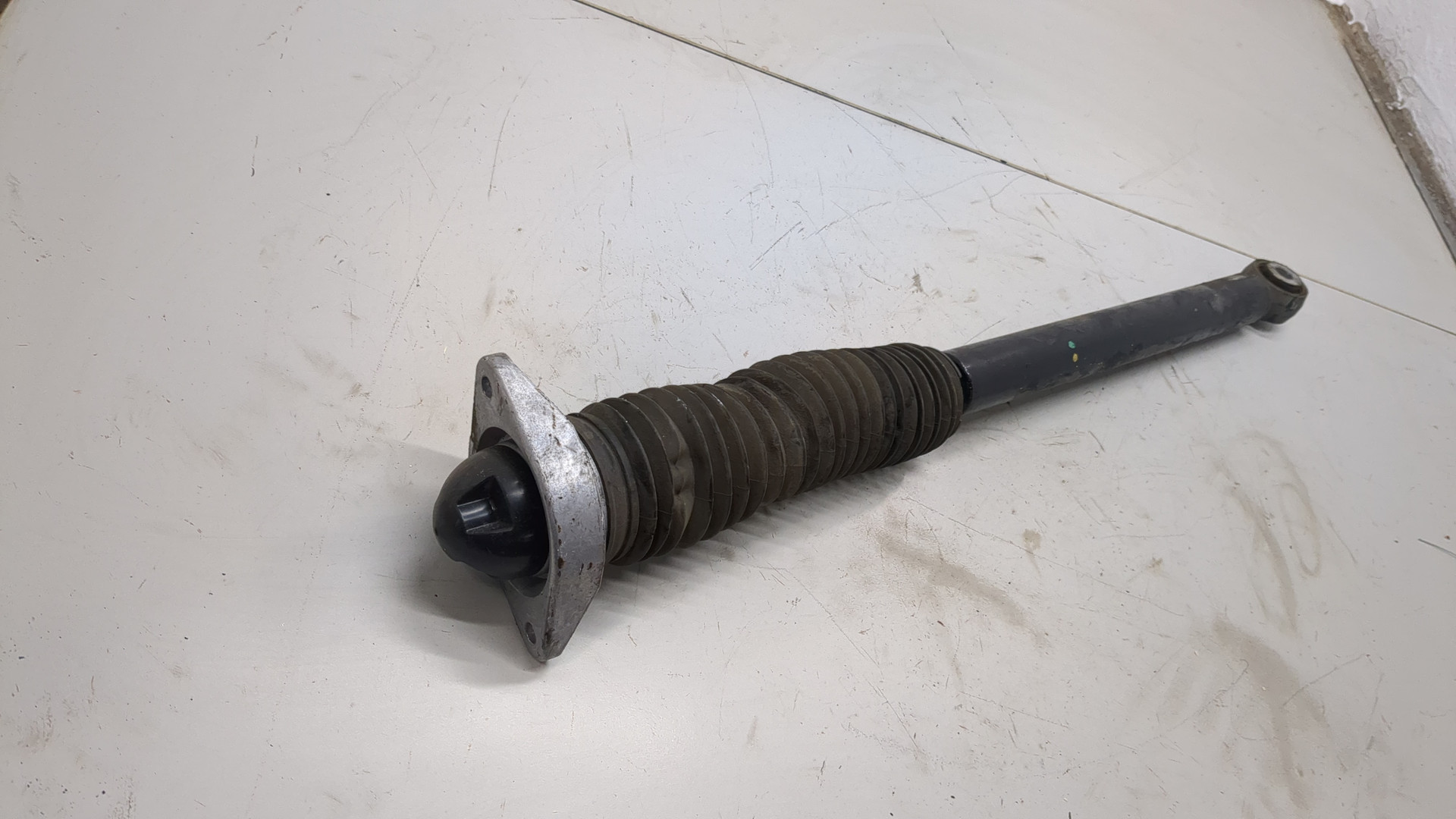 Амортизатор задний (стойка)