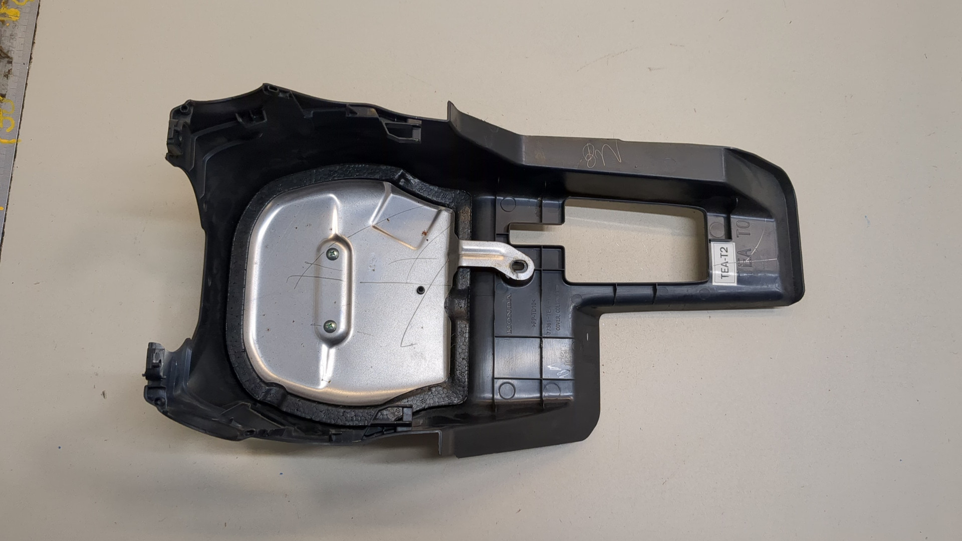 Кожух рулевой колонки