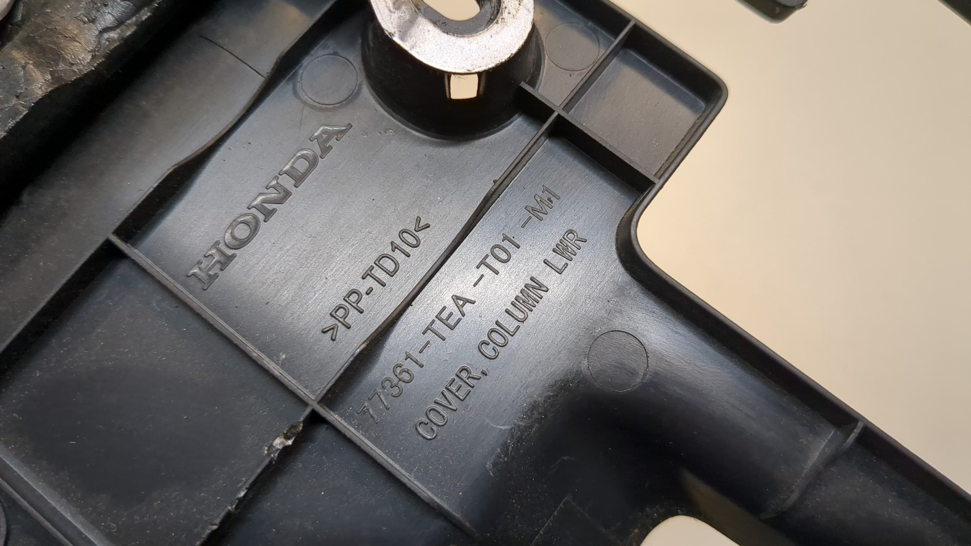 Кожух рулевой колонки