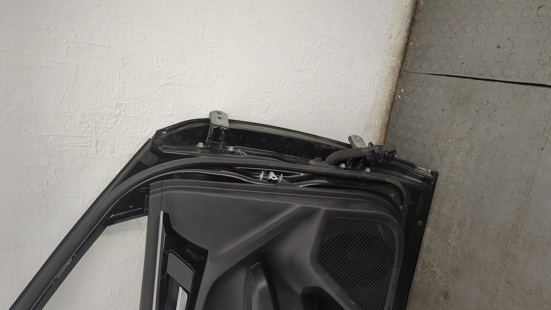 Дверь передняя левая